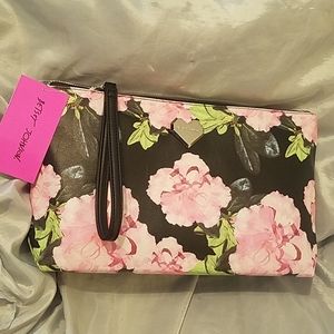 Betsey Johnson printed pebble wristlet NWT